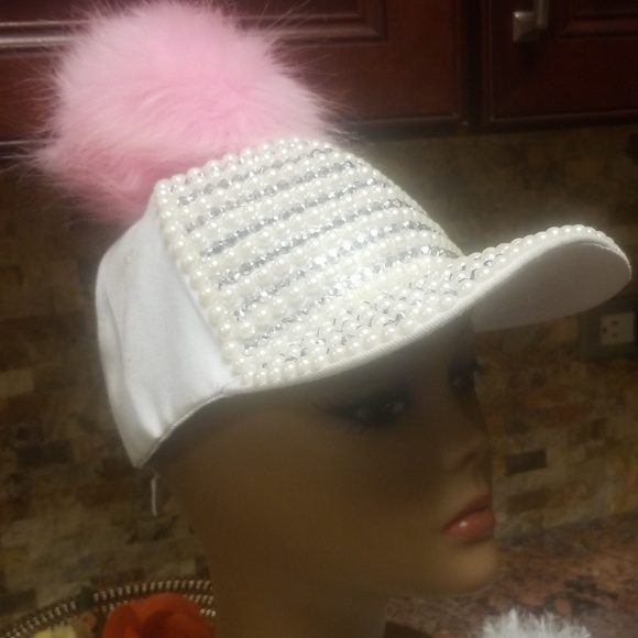 Hat with embellishments and fur pom pom - Picture 8 of 8